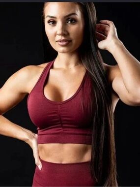 Alphalete- Amplify Bra: Bordeaux